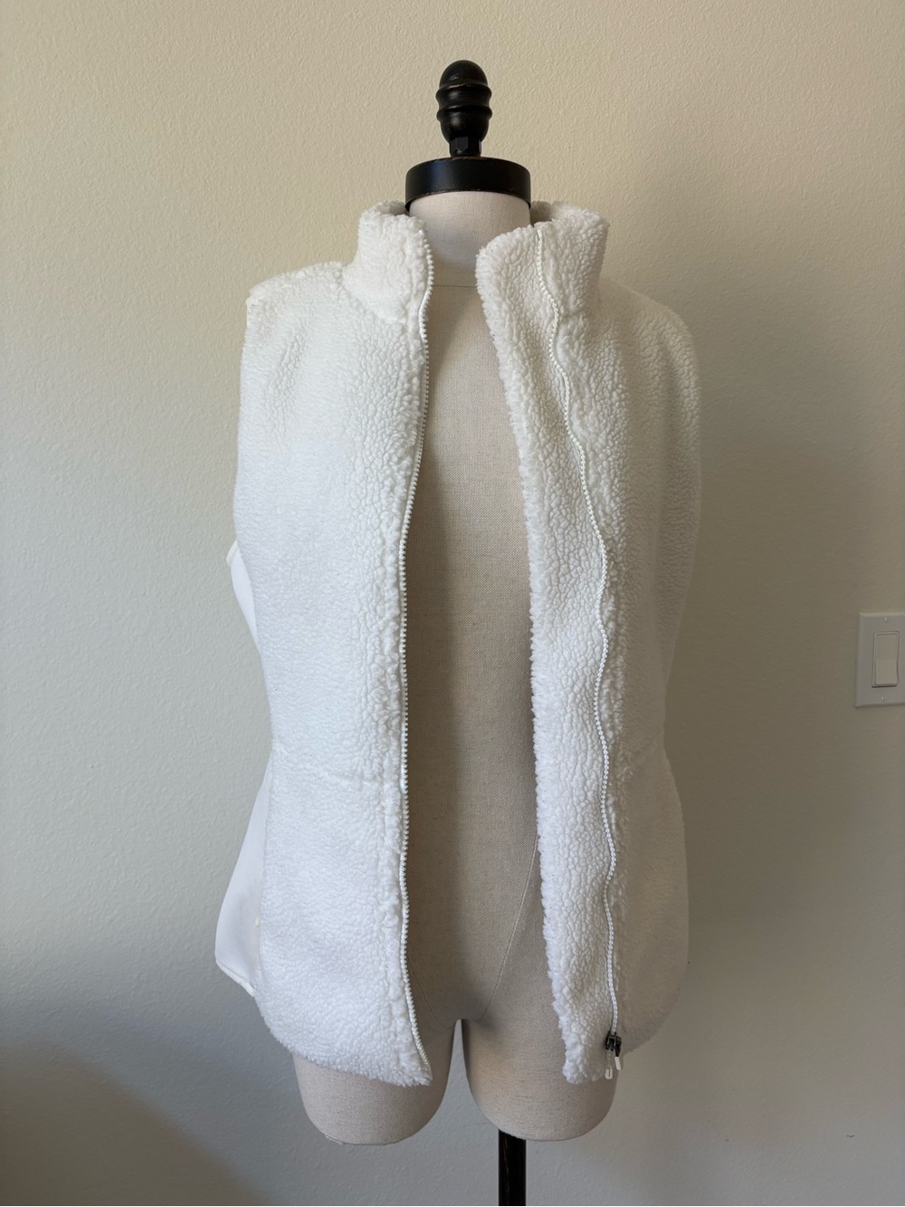 Fabletics | Women’s White Sherpa Fleece Vest